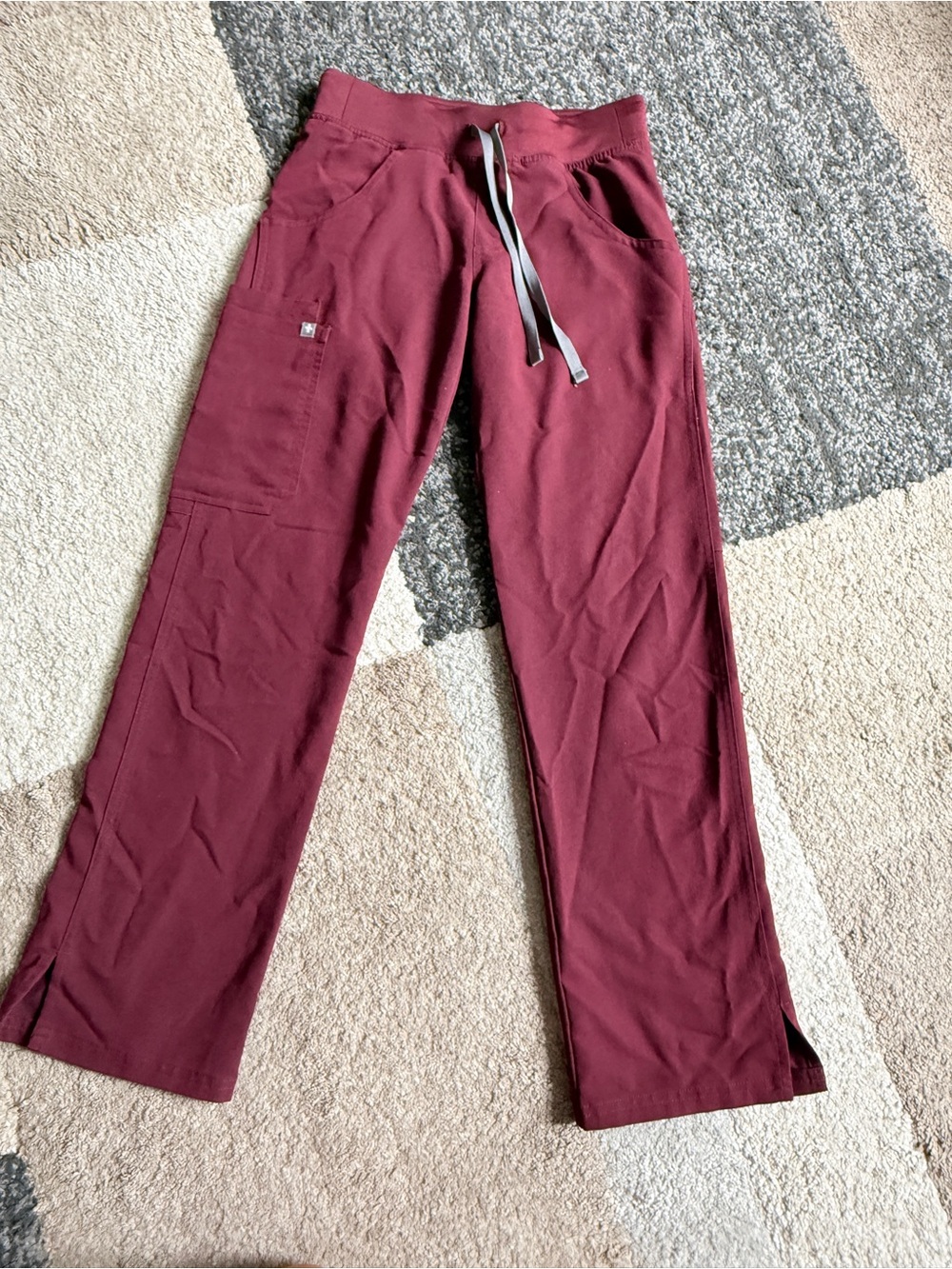 Figs Women’s Burgundy Kade Cargo Scrub Pants - XXS/P